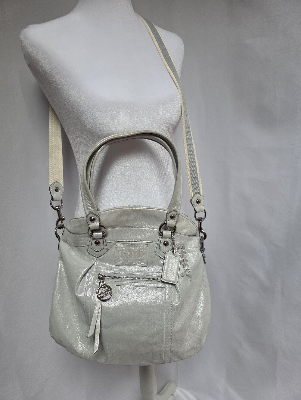 Authentic Coach Poppy 2010 White/Silver Patent Leather Shoulder Bag